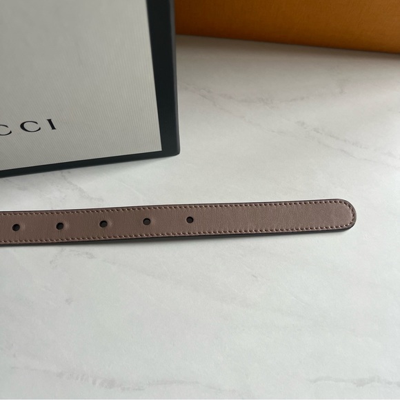 *SOLD* Gucci Thin Belt with Double G Buckle in Porcelain Rose - Picture 6 of 11